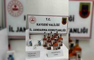 Restoranda bandrolsüz içki ve kaçak telefon ele...