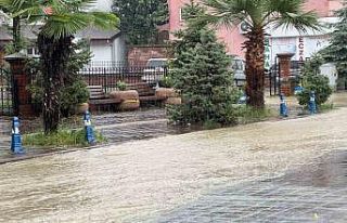 Sağanak su baskınlarına yol açtı