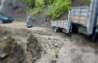 Sağanak yağış hasara yol açtı, geçici köprü...