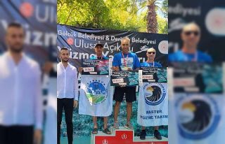 Sakarya Büyükşehirli yüzücü Çalkan’dan Körfez...