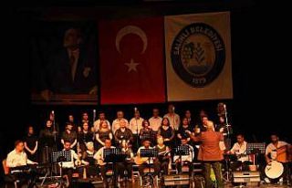 Salihli’de halk müziği konseri mest etti