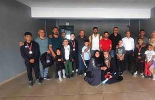 Şampiyon güreşçilere Eleşkirt’te coşkulu karşılama