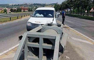 Samsun’da hafif ticari araç bariyere çarptı:...