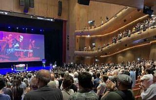 Sanatçı Özkan Uğur son yolculuğuna uğurlanıyor