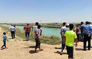 Şanlıurfa’da otomobil sulama kanalına devrildi:...