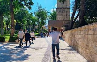 Şanlıurfalı güneşten böyle korundu