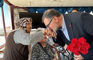 Saygılı, huzurevi sakinleriyle bayramlaştı