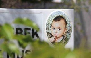 Şehit bebek Bedirhan ve annesi mezarı başında...