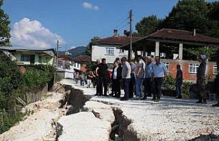 Sel sularının yuttuğu yolda inceleme