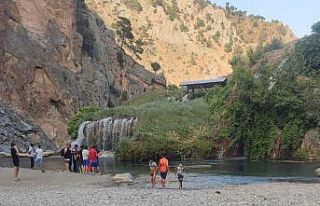 Şelalede suya giren genç boğularak hayatını kaybetti