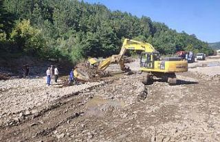 Sele kapılan iş makinasının enkazı günler sonra...
