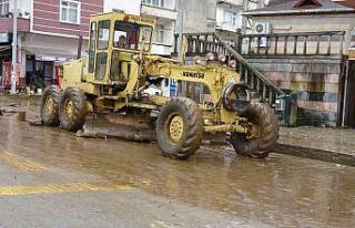 Selin vurduğu Piraziz ilçesinde temizlik çalışmaları...