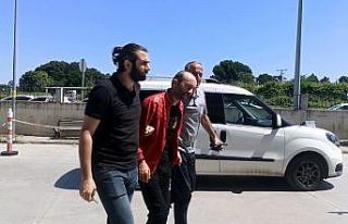 Sevdiği kızla gördüğü genci silahla ağır yaralayan...