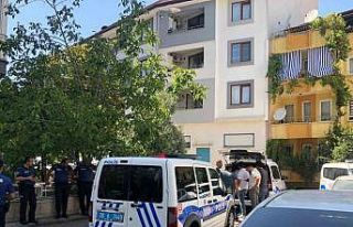 Sevgilisini yemek yaparken yaralamış