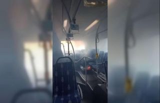 Seyir halindeki metrobüste çıkan yangın paniğe...