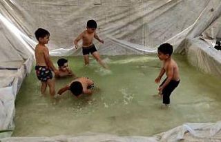 Sıcaktan bunalan çocuklar için bahçesine minyatür...