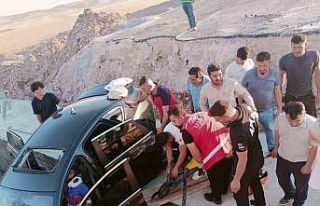 Siirt’te otomobil yolda çukura düştü: 6 yaralı