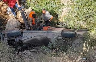 Siirt’te şarampole yuvarlanan aracın sürücü...