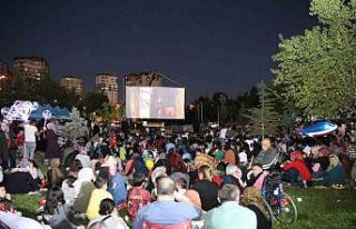 Şirintepe halkı açık hava sinemasına yoğun ilgi...