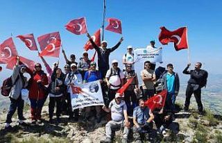 Sivaslı Dağcılardan Yıldız Dağı Zirve Tırmanışı