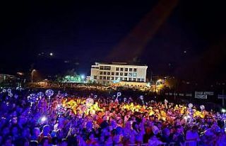 Soner Arıca Aybastı’da sahne aldı