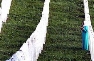 Srebrenitsa’da 30 soykırım kurbanı daha toprağa...