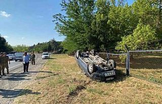 Takla atan araçta emniyet kemeri kurtardı