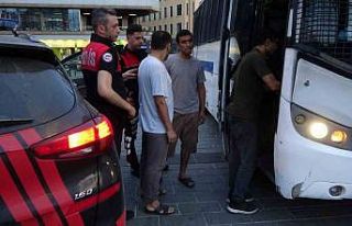 Taksim’de kaçak göçmen denetimi