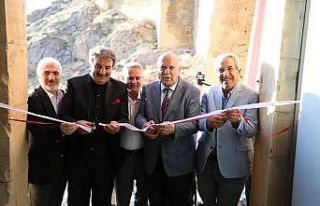 Tarihi Bayburt Kalesi’ne şehitler anısına 2 bin...