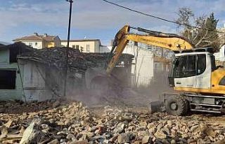 Tarihi bölge metruk binalardan temizlendi