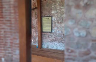 Tarihi caminin tanıtım levhası yerine takıldı