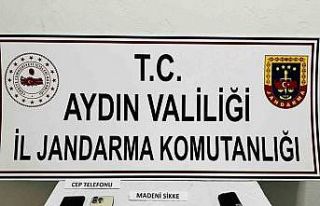 Tarihi eserleri satmak isteyince yakayı ele verdi