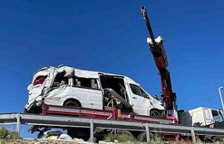 Tarım işçilerini taşıyan minibüs devrildi: 24...