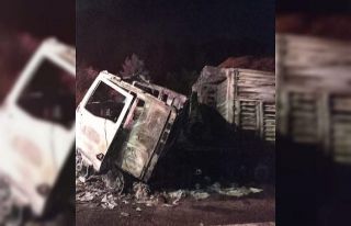 Tarsus’ta otoyolda 2 tır yandı