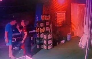 Tartıştığı kadına tokat attı