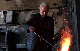 Tek güzünü verdiği demircilik mesleğini 73 yıldır...