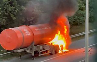 TEM’de seyir halindeki çöp kamyonu alev alev yandı