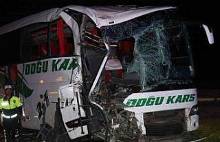 TEM’in Bolu geçişinde yolcu otobüsü ile tır...