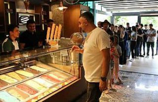 Termometre 44 dereceyi buldu, serinlemek isteyen kanala...