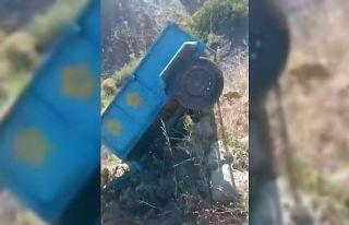 Ters dönen traktörden atlayarak kurtuldu