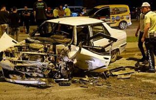 Ters yöne giren otomobil kazaya neden oldu: O anlar...