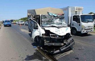 Tıra arkadan çarpan kamyonet sürücüsü yaralandı