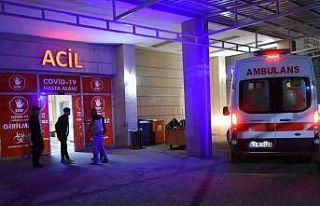 Tıra çarpan minibüsün sürücüsü feci şekilde...