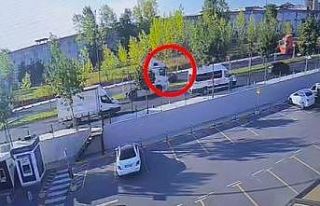 Tırın otomobili karşı şeride attığı kaza kameraya...