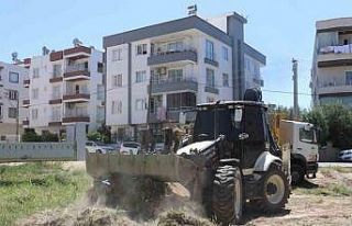 Toroslar’da boş arsalar temizleniyor