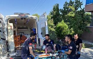 Torununun kullandığı bisikletle bahçeye düşen...