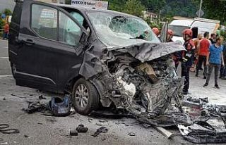 Trabzon’da yakıt tankeri ile Arap turistleri taşıyan...