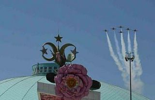 Türk Yıldızları ekibi 6 uçakla Isparta semalarında...