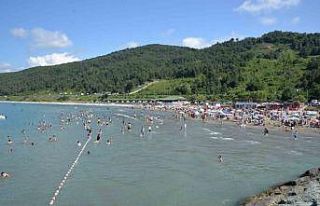 Türkeli Kirazlı Bahçe Plajı’na yoğun ilgi