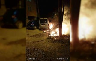 Türkeli’de araç yangını